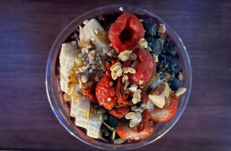 presentation acai bowl