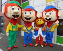 mascotte tete geante avec roi lion